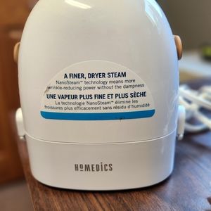 HoMedics compact garmet steamer